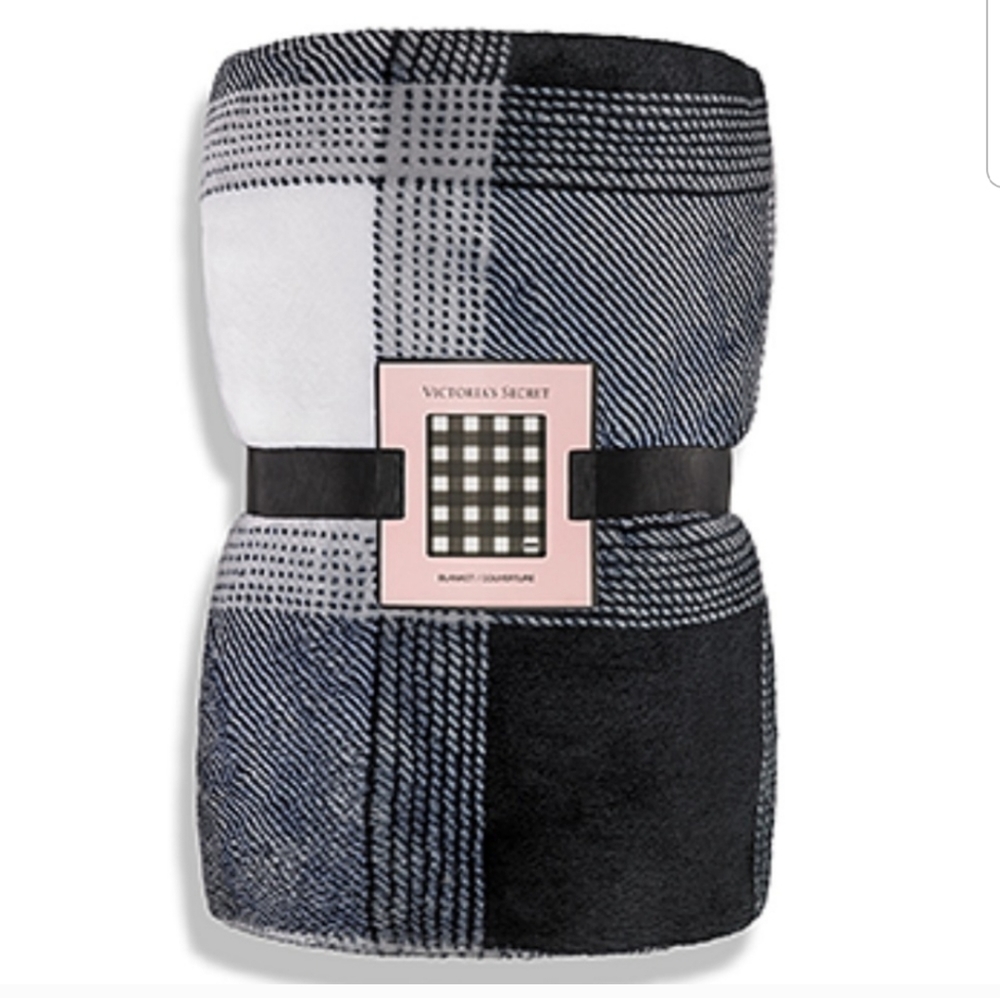 Victoria's Secret Holiday Fleece Blanket